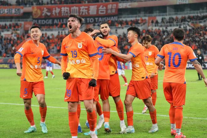 亞冠積分榜：申花6分第4，泰山第6，一隊(duì)三連勝。