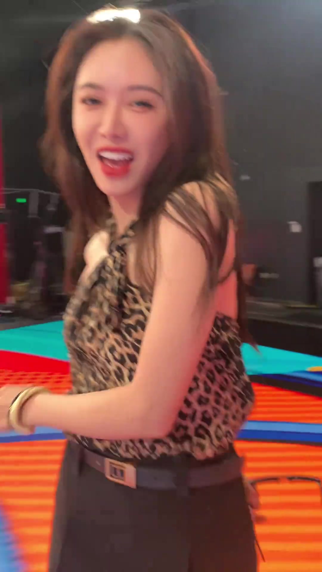 湖人又一場勝利！美娜：普通的豹紋阿姨翩翩起舞