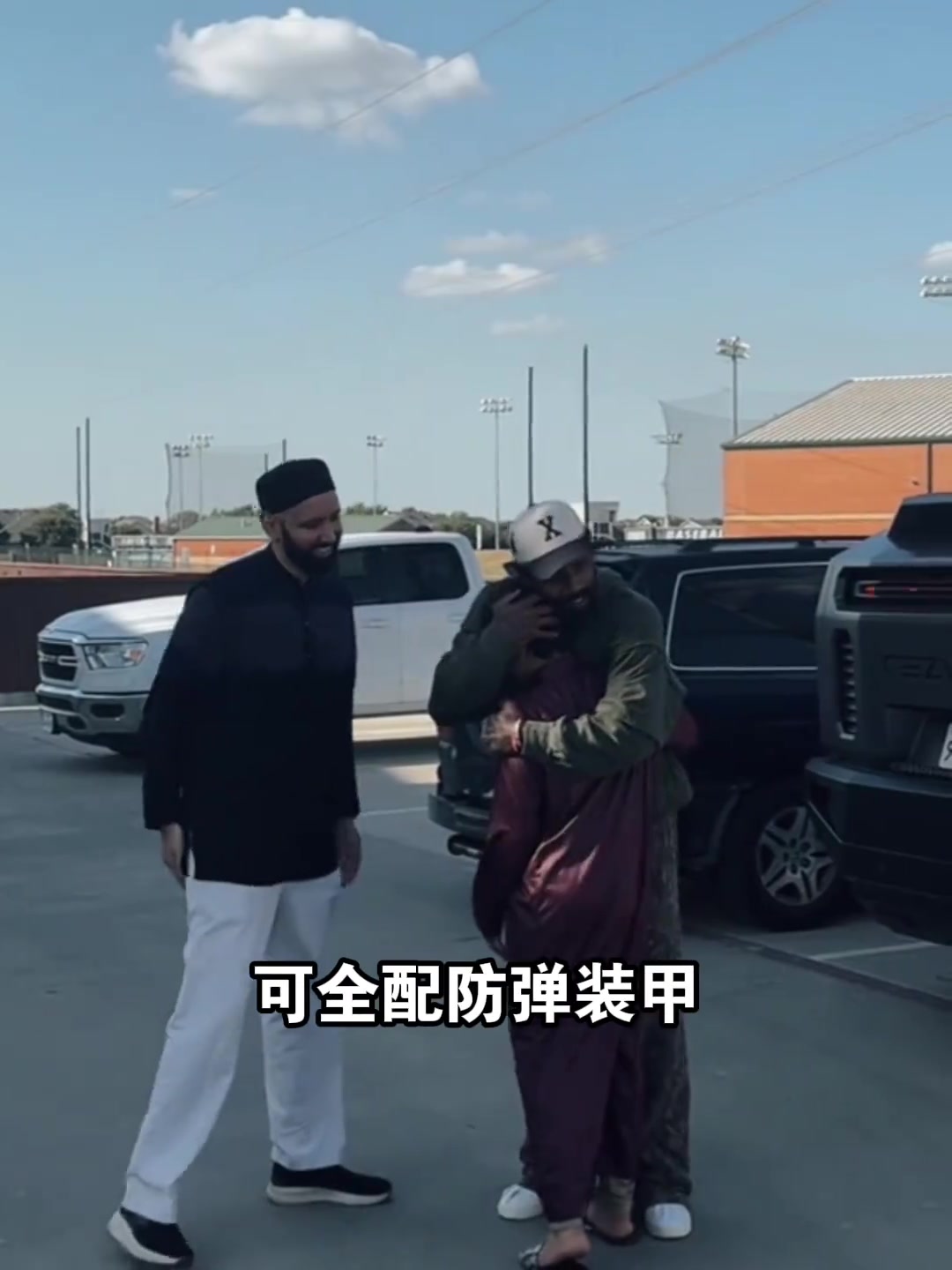  歐文為了安全買了輛裝甲越野車，造型太炫酷了