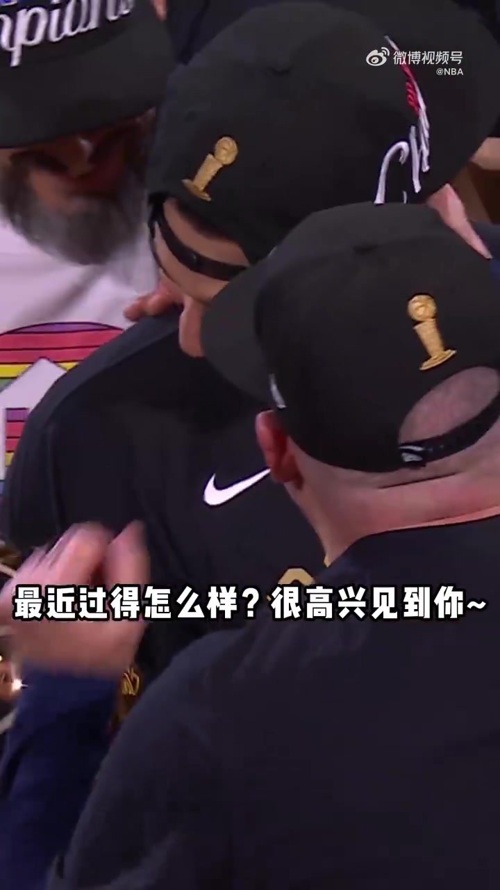  笑死！穆雷從馬龍教練手中接過獎杯后，不停地喊：寶貝寶貝！