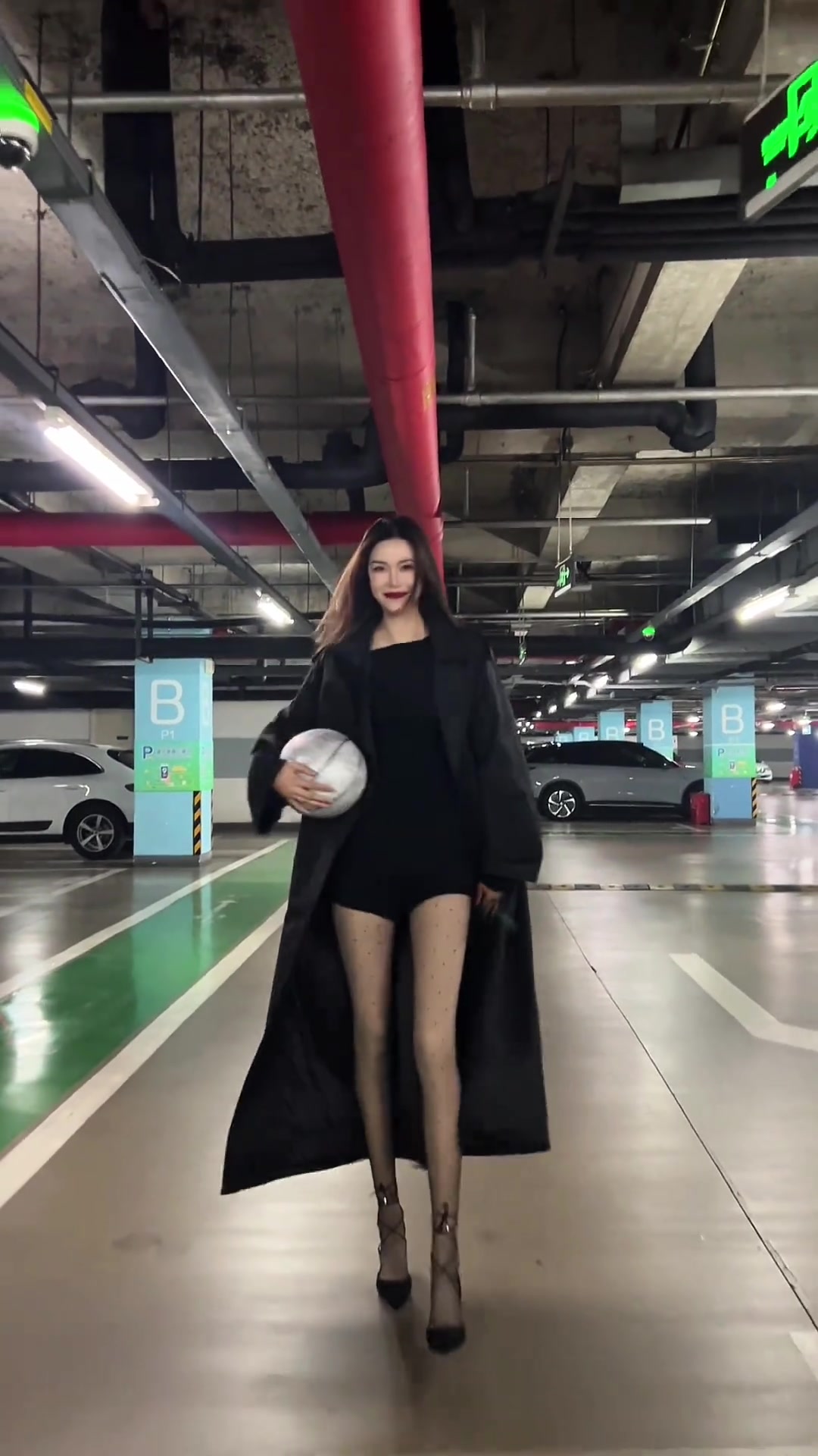  女籃前國手許諾這腿得有一米八吧！
