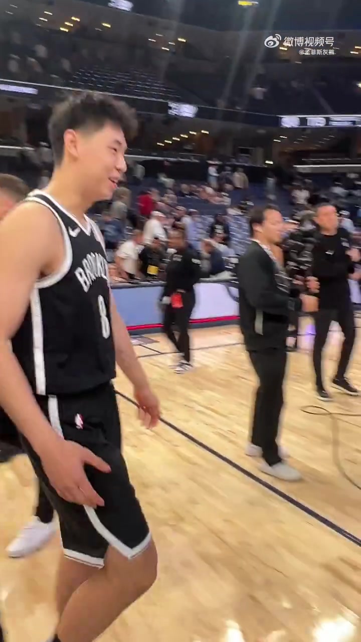  亞洲德比一分鐘！賽后崔永熙和河村勇輝擊掌致意
