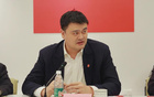  新任命，他接替姚明。