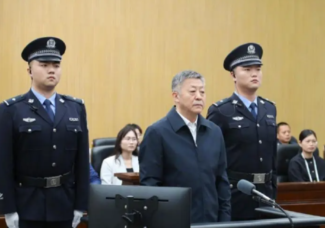 杜兆才印象：官僚，缺乏可取之處。