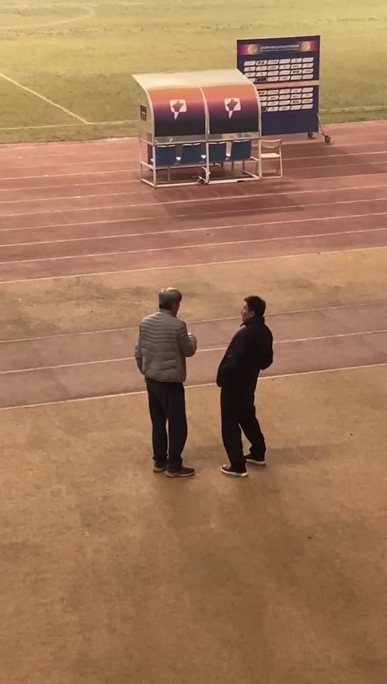  前國(guó)足主力李瑋鋒現(xiàn)身哈爾濱國(guó)際會(huì)展中心