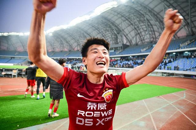  海港奪冠后直飛東京備戰(zhàn)亞冠，馬不停蹄！13點20分啟程。