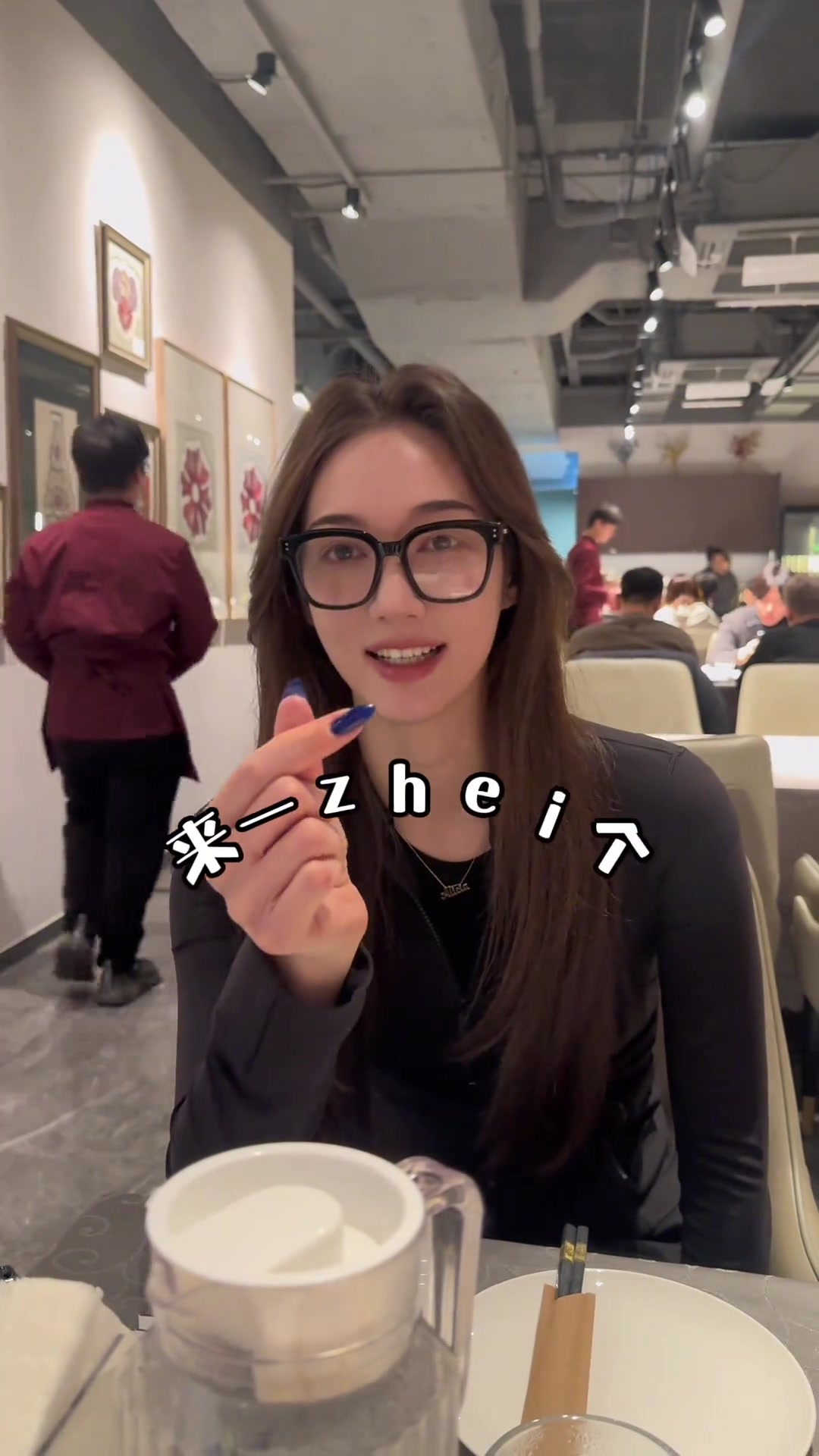  比心？孟雅芳和楊政的秀恩愛方式：一起來一zhei個~