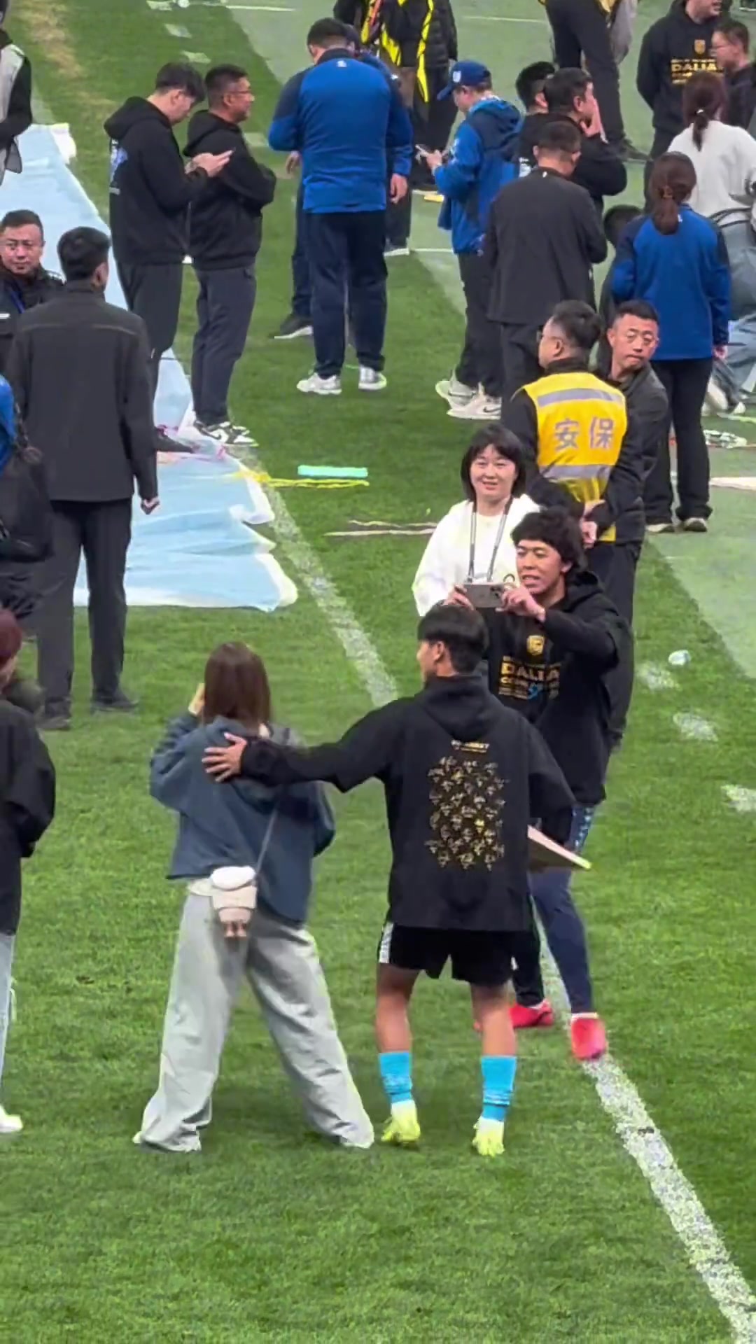  國足U19超新星毛偉杰也有小女友啦！看起來長得還不賴