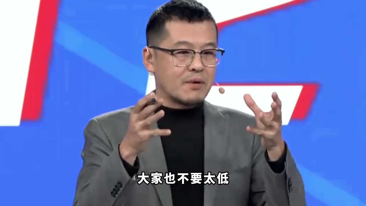  勇士本賽季能爭冠?楊毅:現(xiàn)在說還太早,實力和巔峰勇士有明顯差距