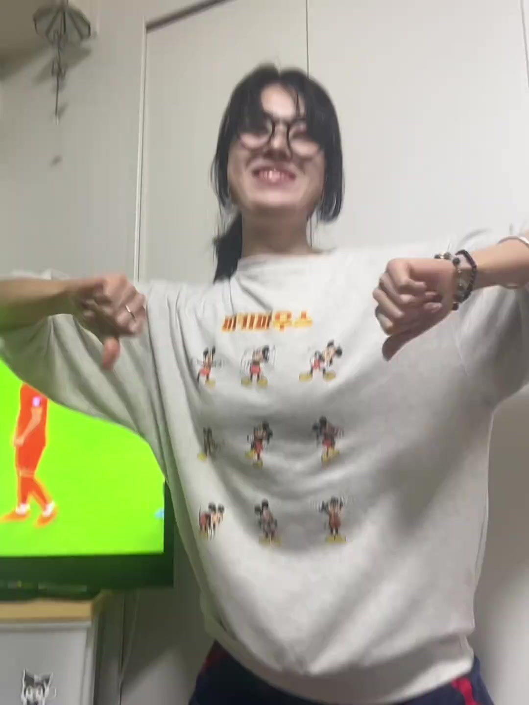  看著挺High??！在日華人up主與日本女友一起看球