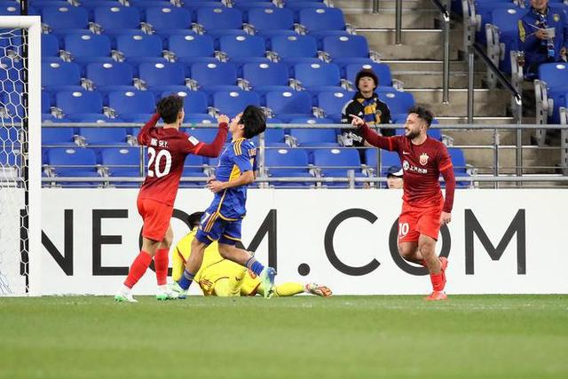  亞冠，巴爾加斯帽子戲法，海港10人勝蔚山。