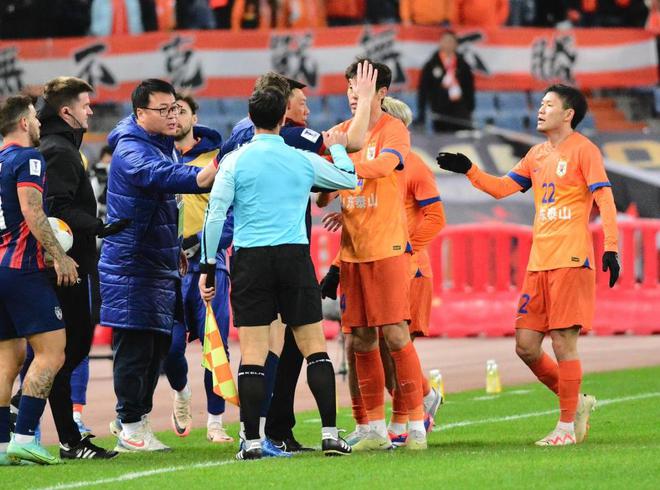  中超泰山三連勝，亞冠黑馬遭斬！海港申花復(fù)仇，晉級(jí)區(qū)第七回。