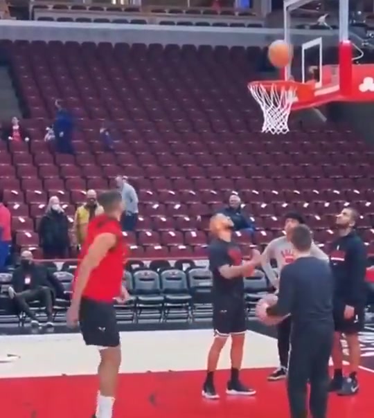  看完TT這籃下拋投，我感覺自己也能打NBA了