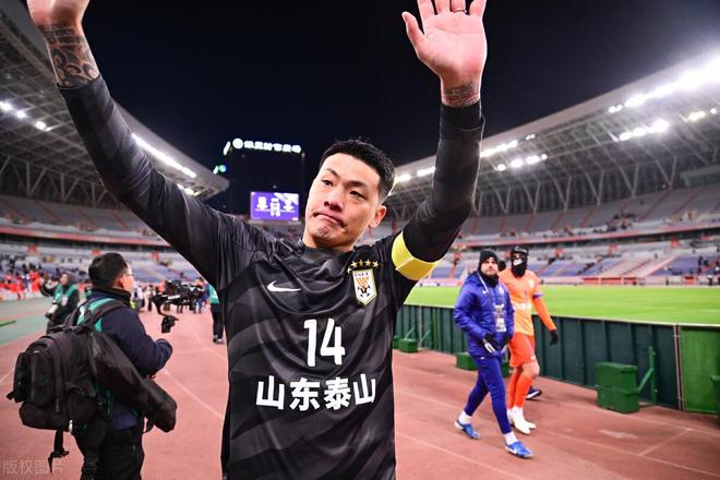  亞冠精英賽最佳陣容揭曉，中超5人入選，魏震與C羅同列。