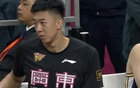  杜鋒：隊員頻觸技術犯規(guī)，場上不足五人。