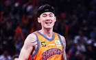  洛夫頓18分統(tǒng)治，五連勝廣州，字母哥式35+15+8。